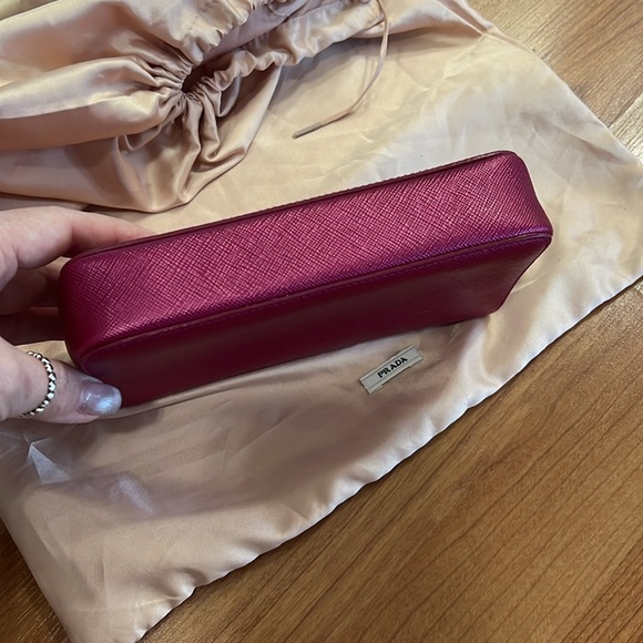 Beautiful pink Prada clutch - Picture 4 of 8